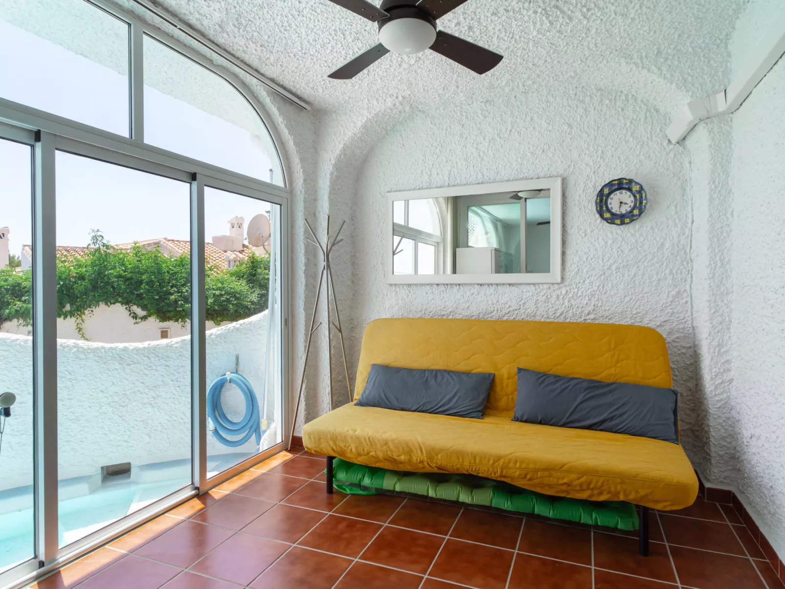 Casa Rosa Splash Pool by Casasol - Binnen