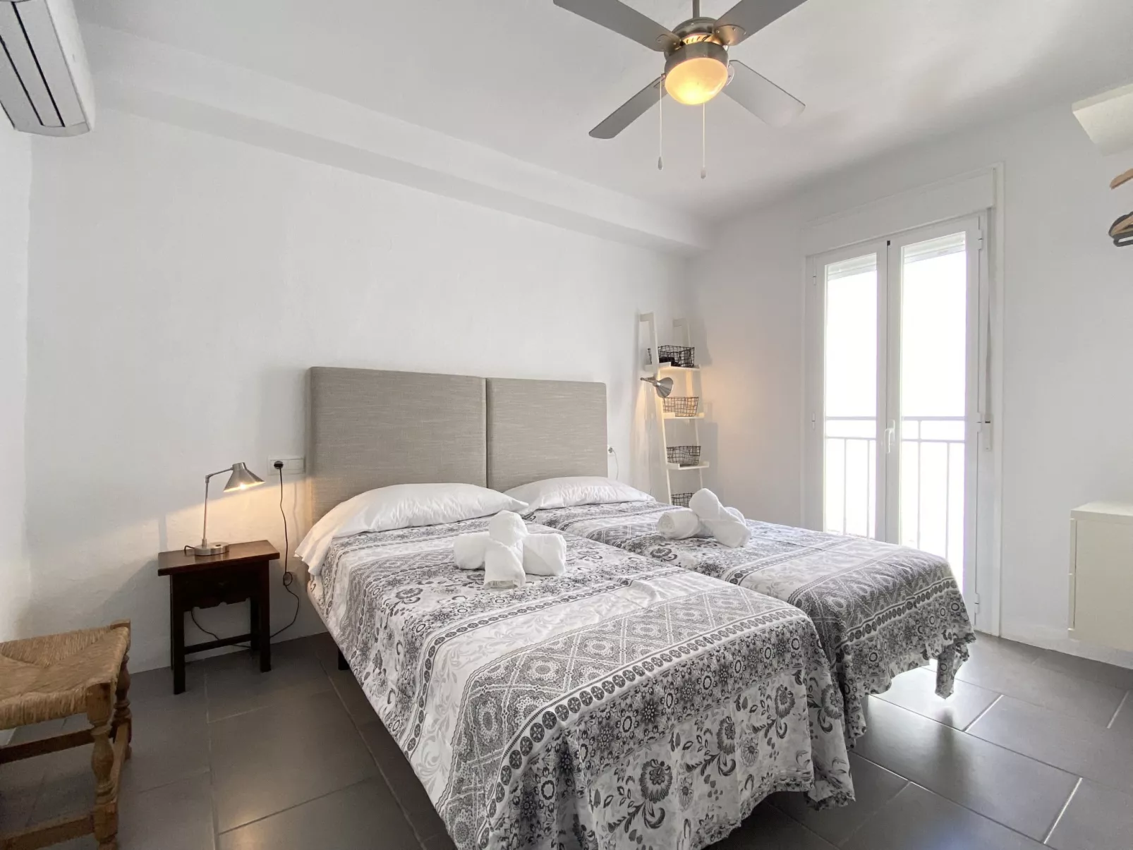 Casa San Juan 13 Centro by Casasol - Binnen