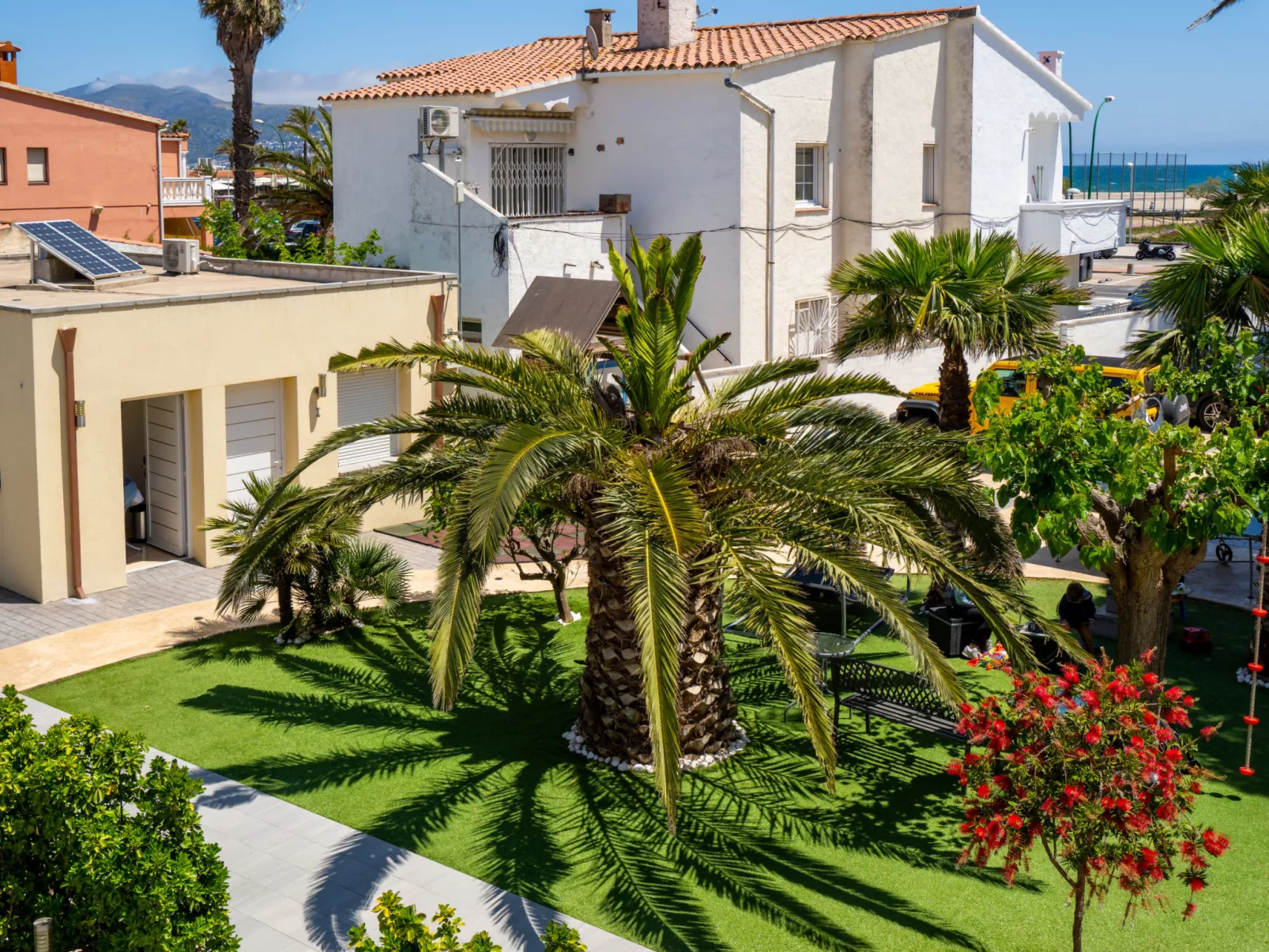 La Vida Sin Limites I EMP - Buiten