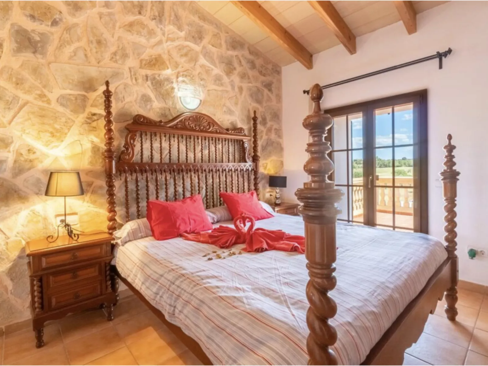 VILLA LORENZO MANACOR by PriorityVillas - Binnen