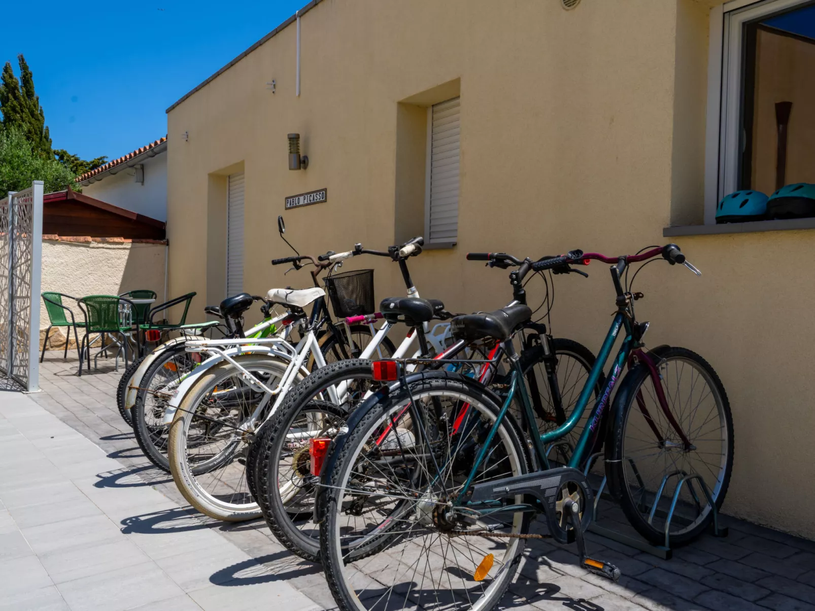 La Vida Sin Limites F  EMP - Buiten