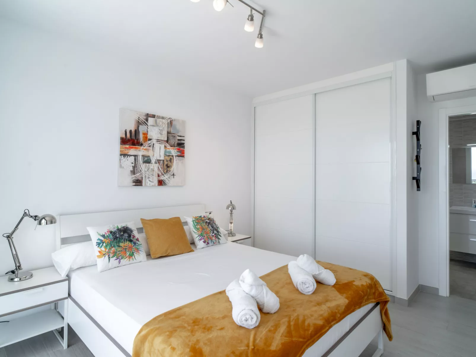 Villa Luxuria Private Pool by Casasol - Binnen