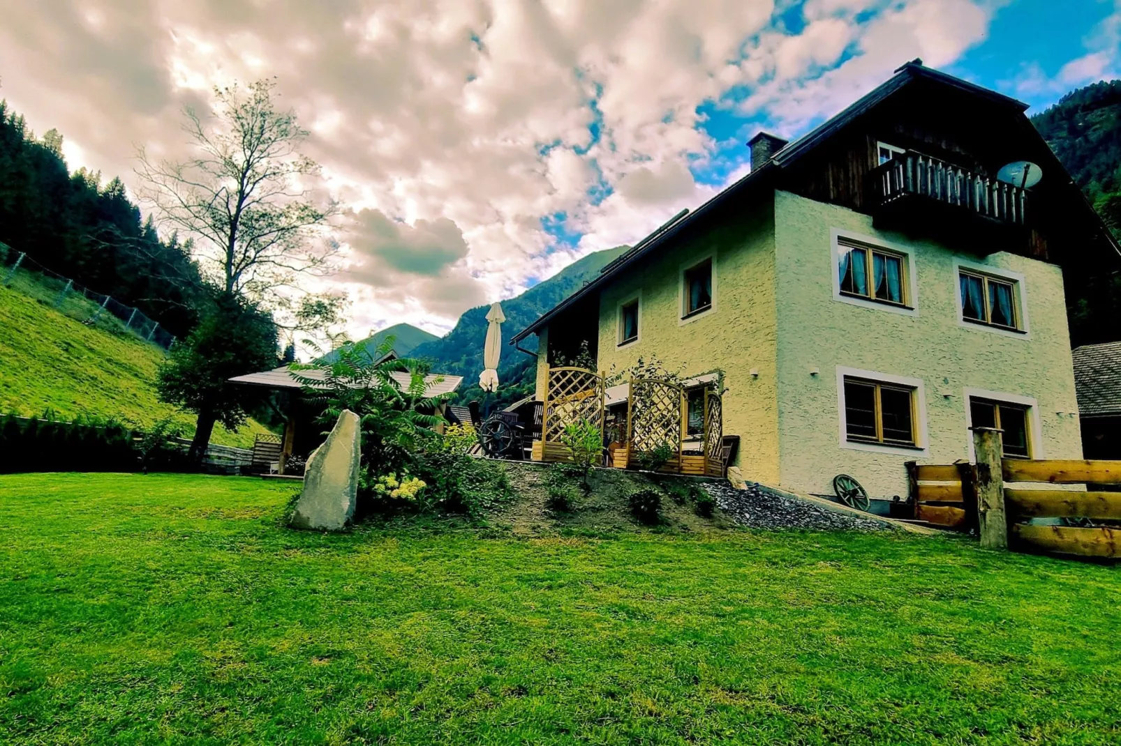 Ferienhaus Krapflgeusche - Buitenkant zomer