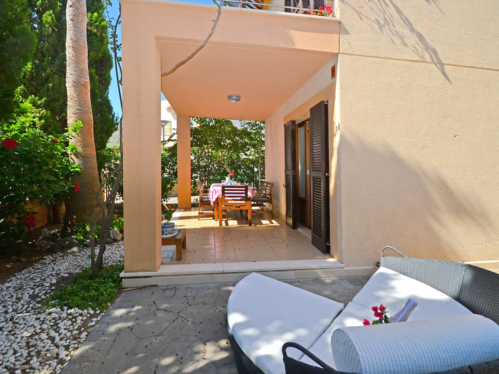 Amparo Luca - Buiten