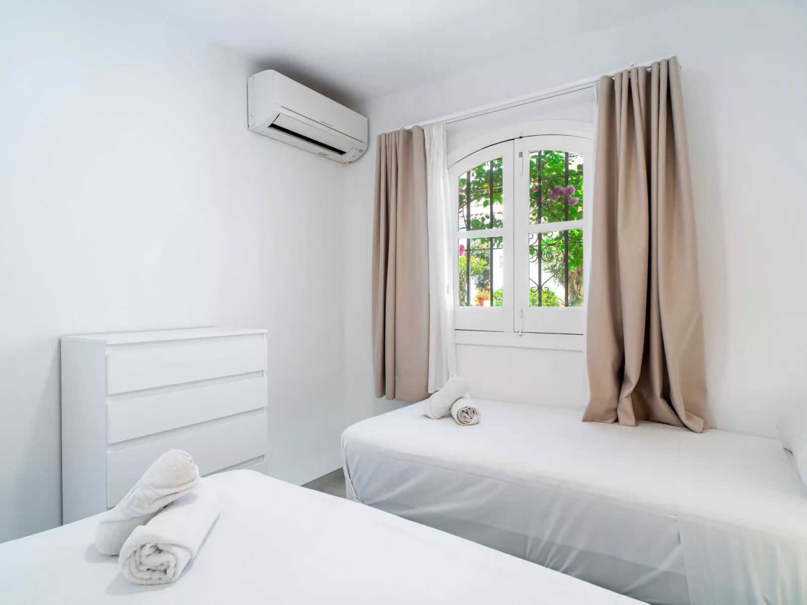 Hibiscos 33 Rooftop Vista by Casasol - Binnen