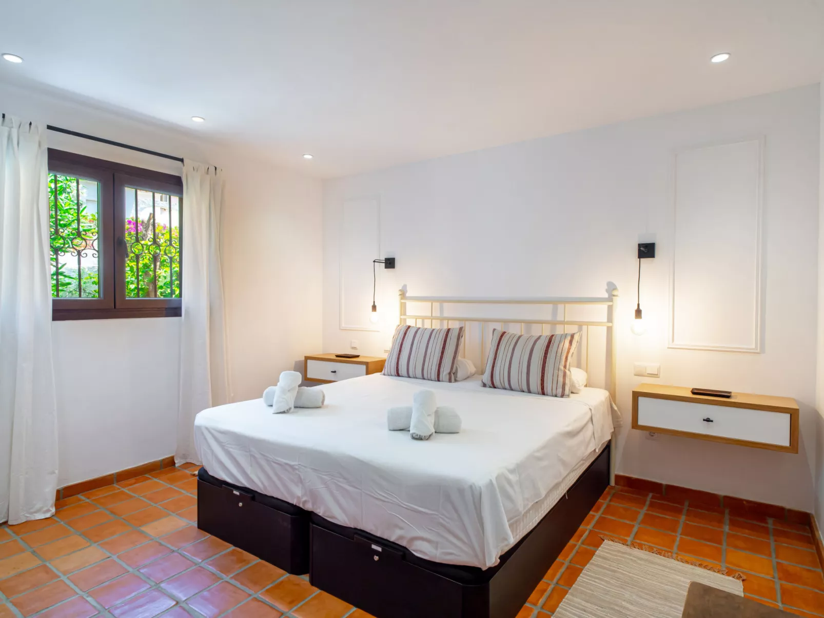 Villa Grand Pool Terrace by Casasol - Binnen