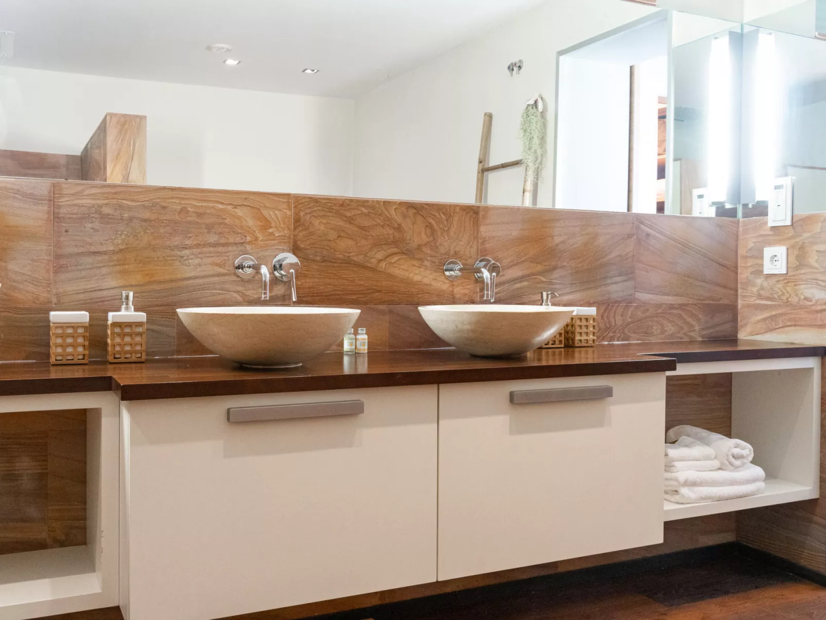 Villa Madrugada, beachside villa in Costabella - Binnen