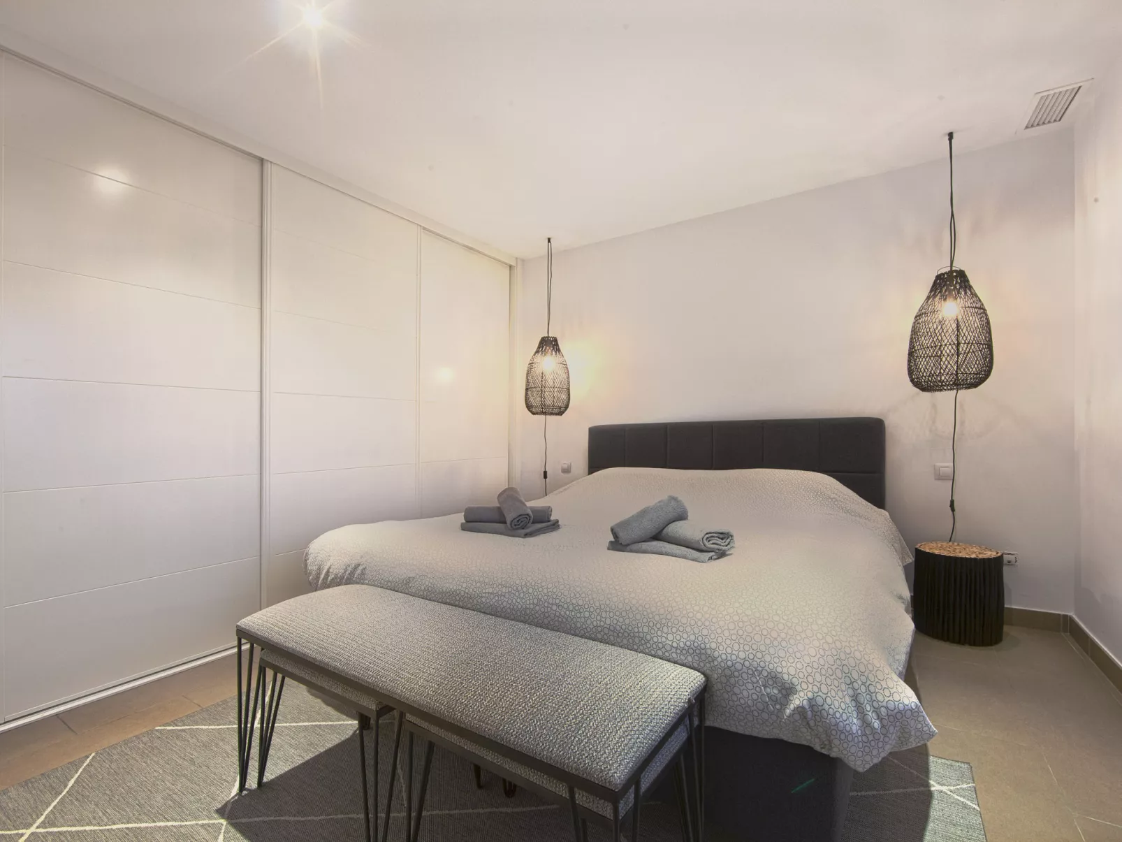 Modern Villa close to Costabella beach - Binnen