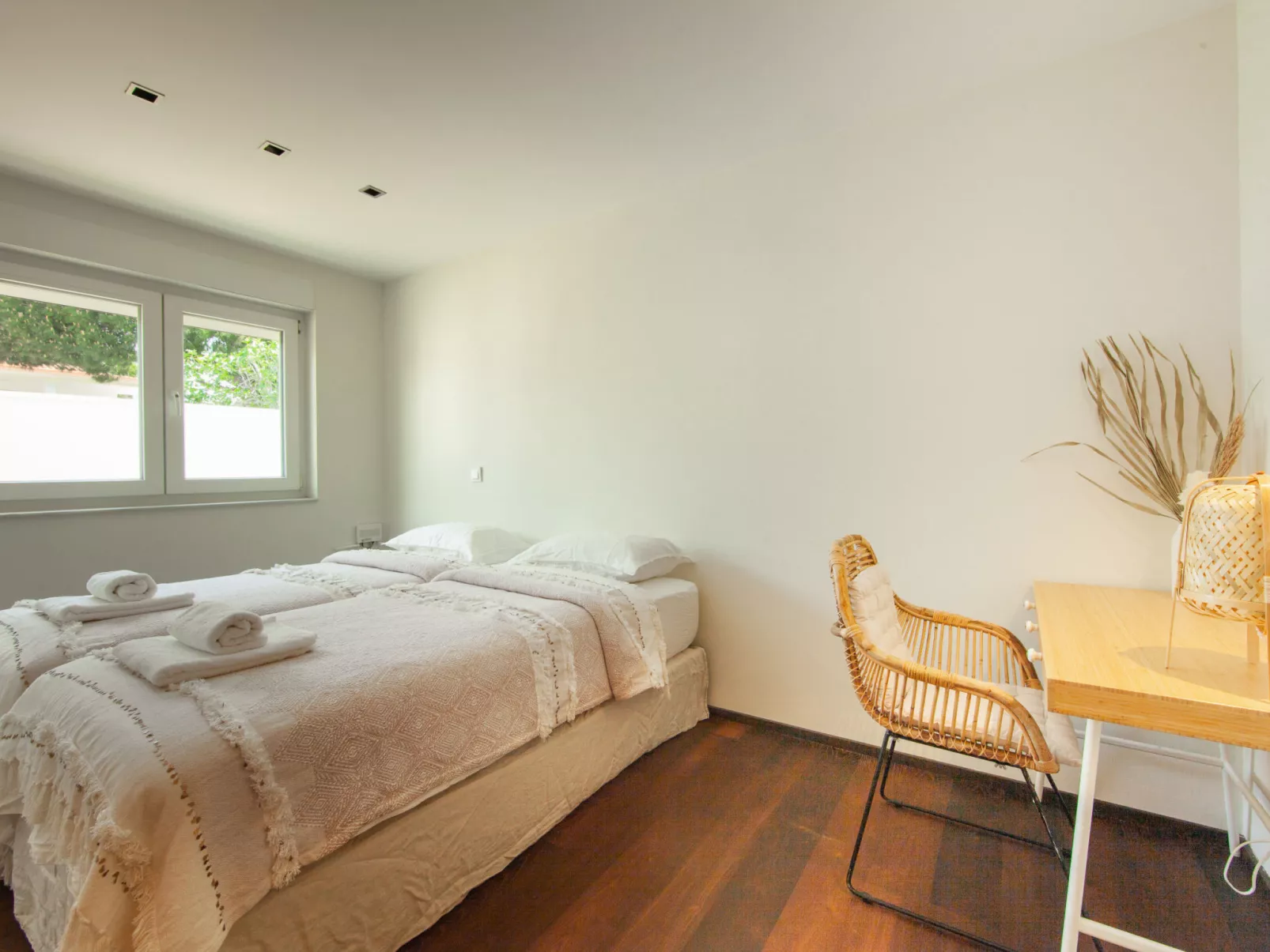 Villa Madrugada, beachside villa in Costabella - Binnen