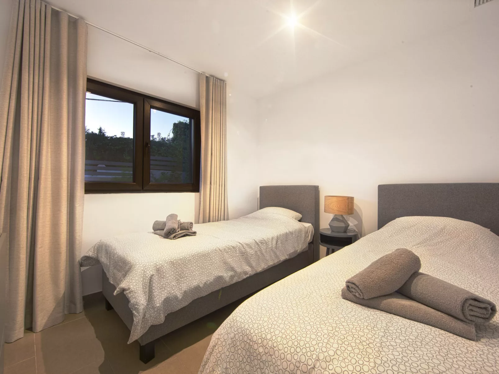 Modern Villa close to Costabella beach - Binnen