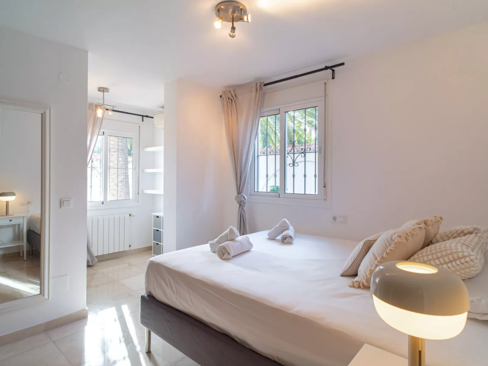 Villa Grande Luxe Private Pool by Casasol - Binnen