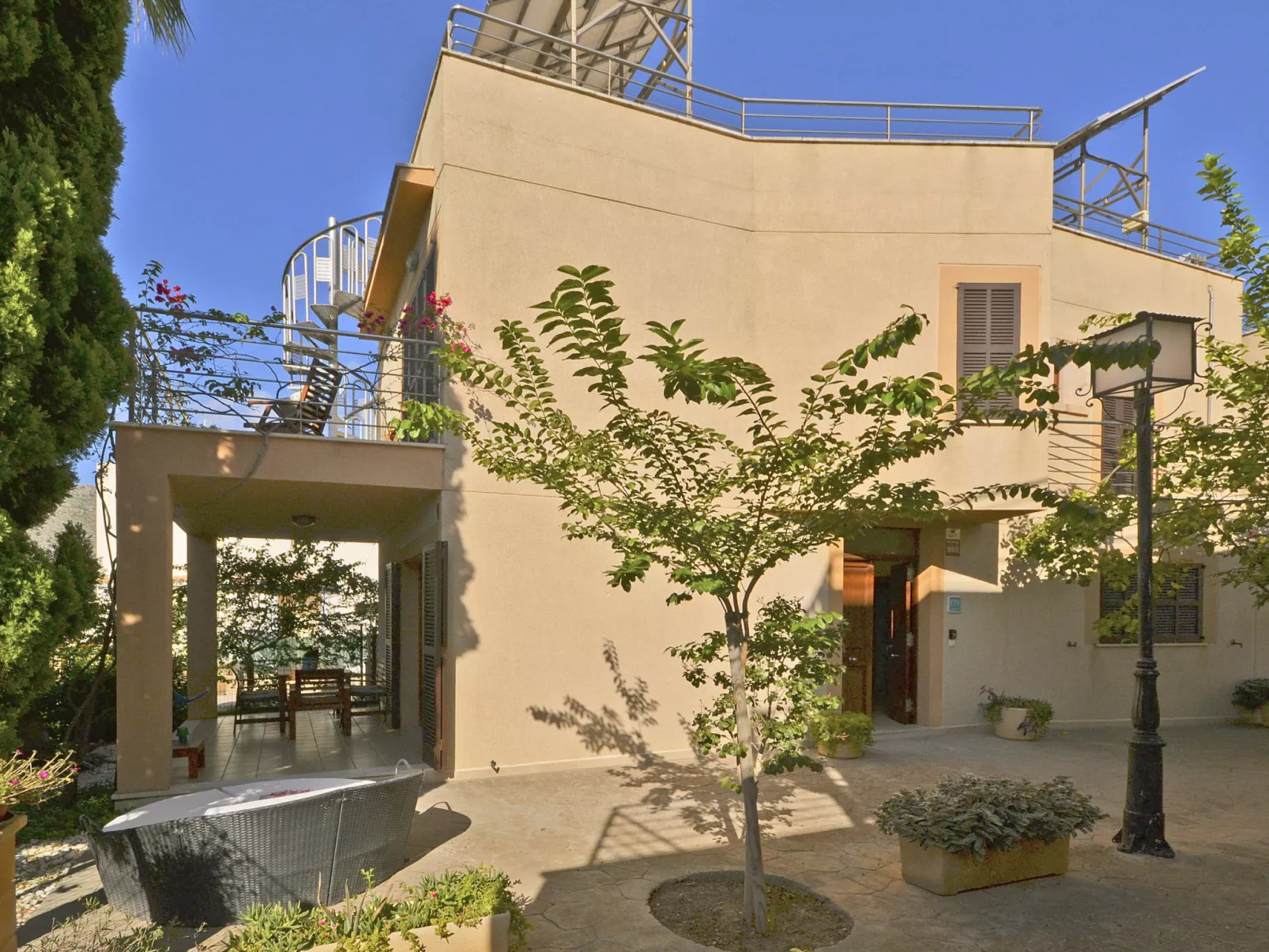 Amparo Luca - Buiten