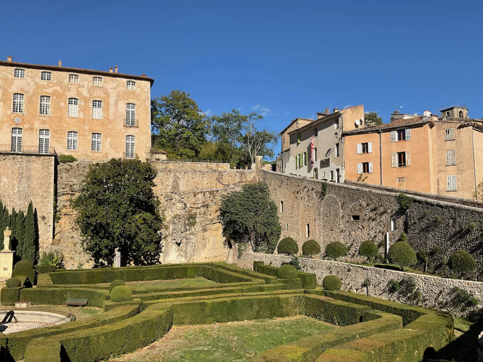 Lou Cigaloun - Buiten