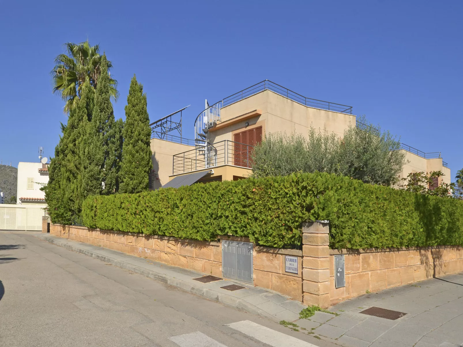 Amparo Luca - Buiten