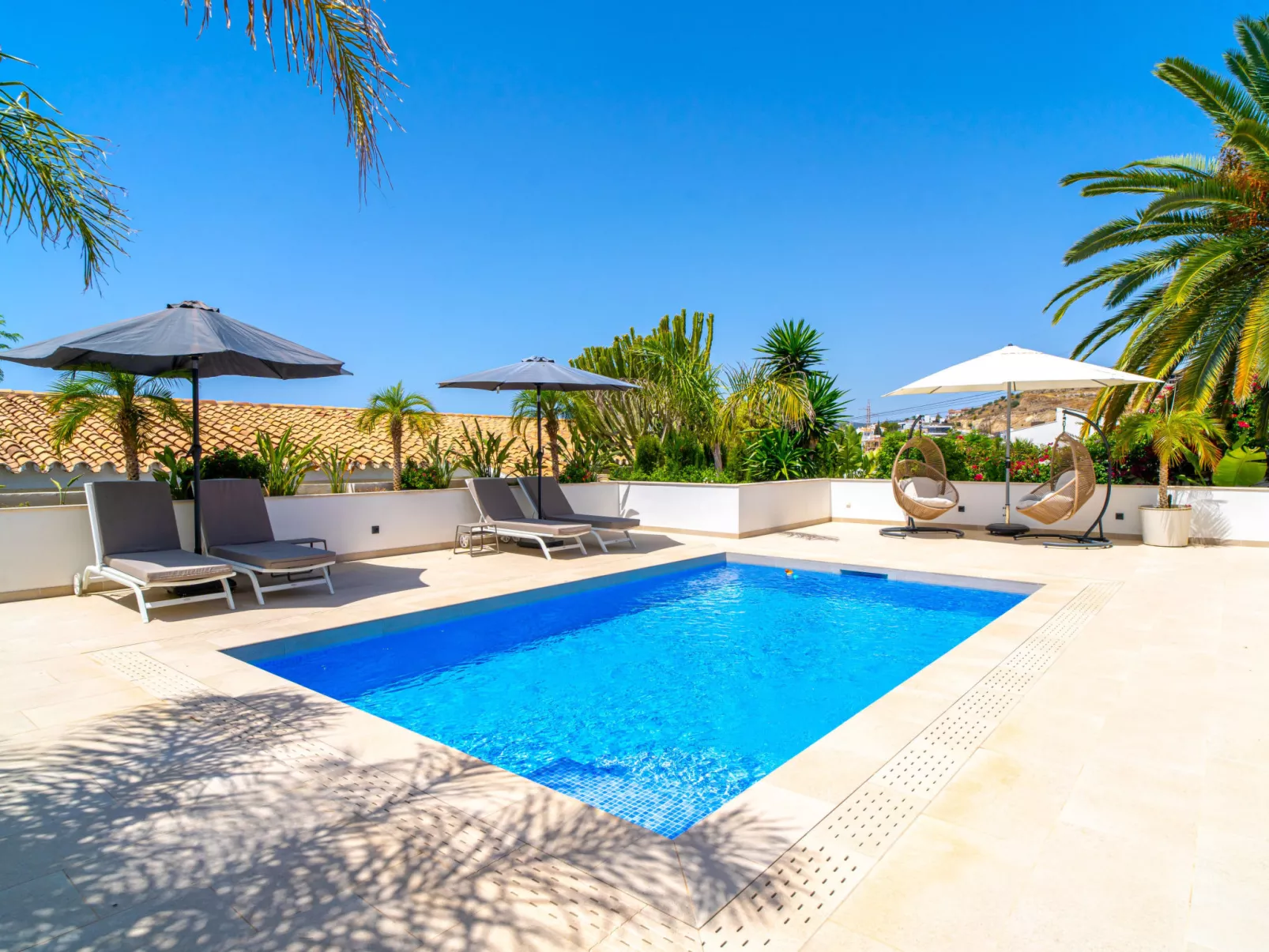 Villa Grand Pool Terrace by Casasol - Buiten