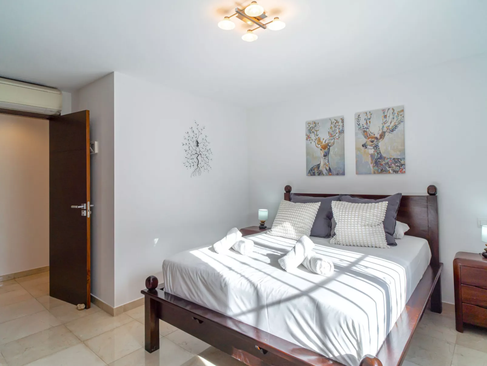 Villa Grande Luxe Private Pool by Casasol - Binnen