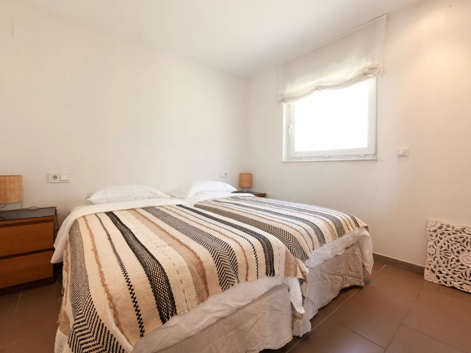 Villa Madrugada, beachside villa in Costabella - Binnen