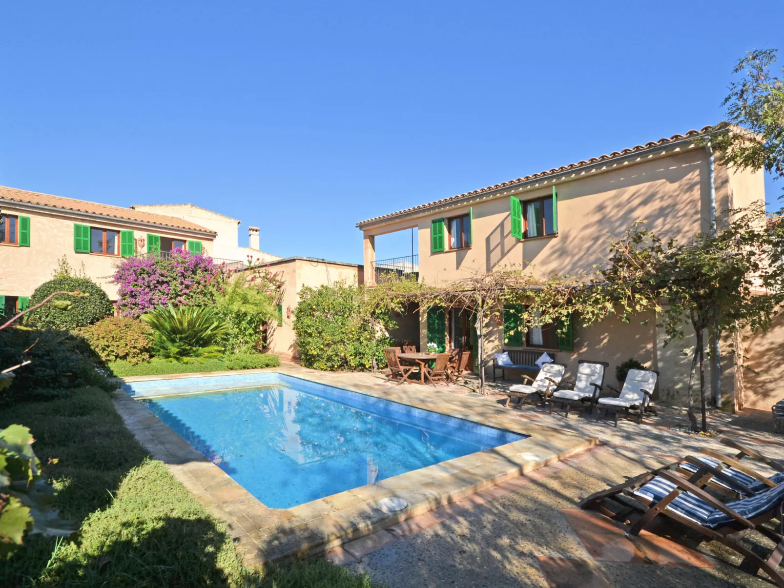 Can Casta (Sonrisa 12) - Buiten