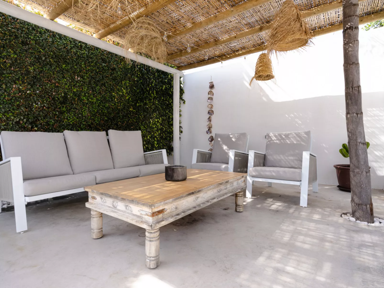 Villa Madrugada, beachside villa in Costabella - Binnen