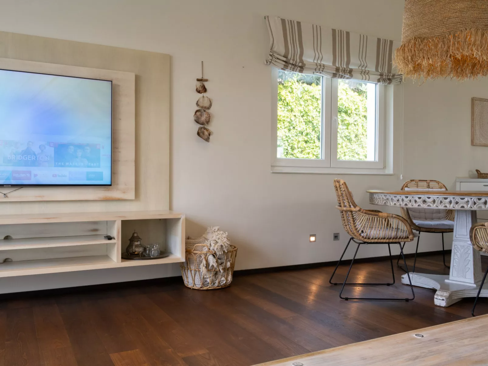 Villa Madrugada, beachside villa in Costabella - Binnen