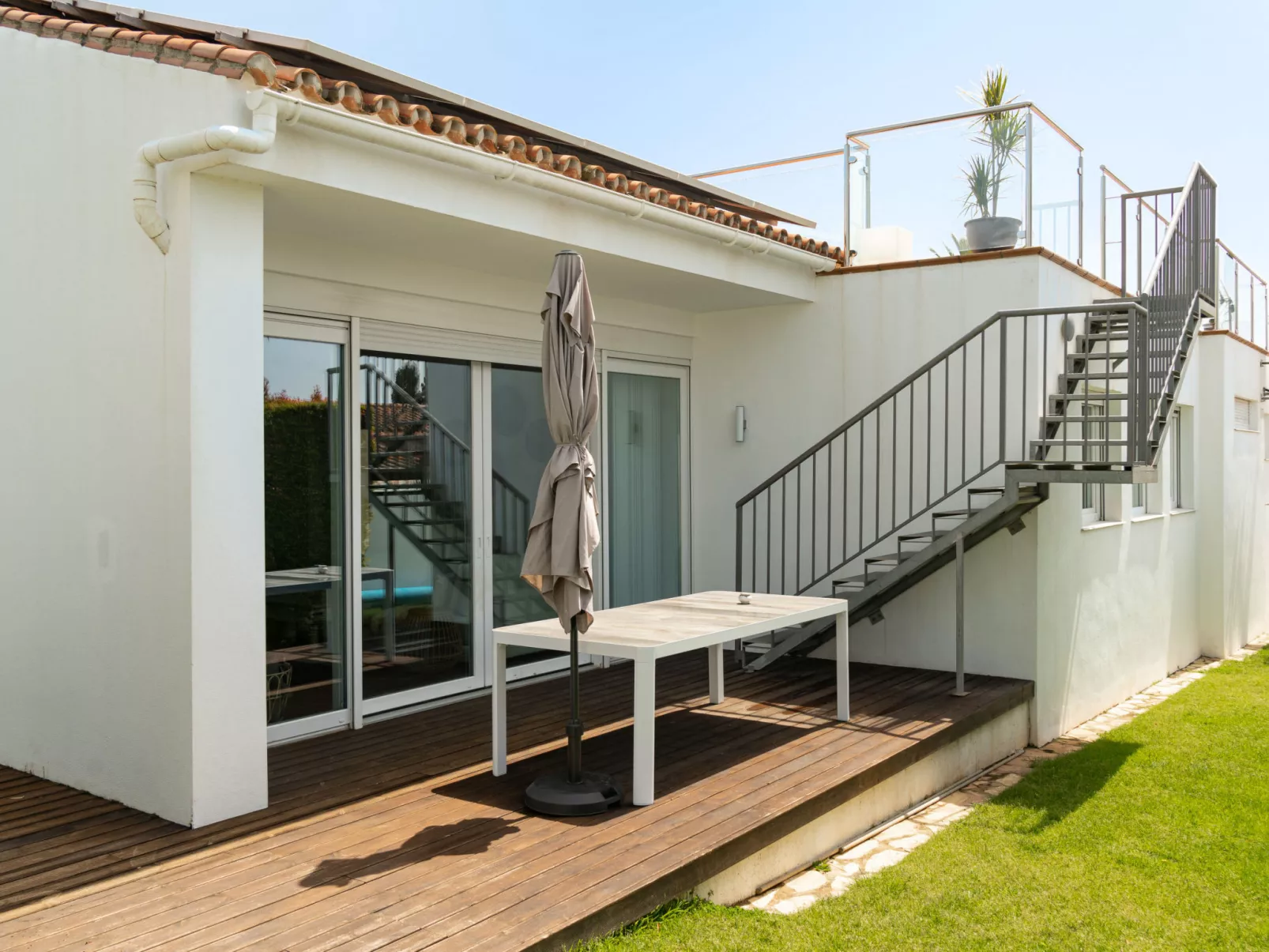 Villa Madrugada, beachside villa in Costabella - Buiten