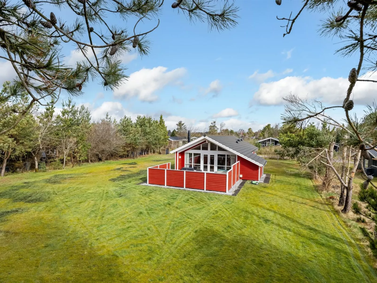 "Hialmar" - 300m from the sea