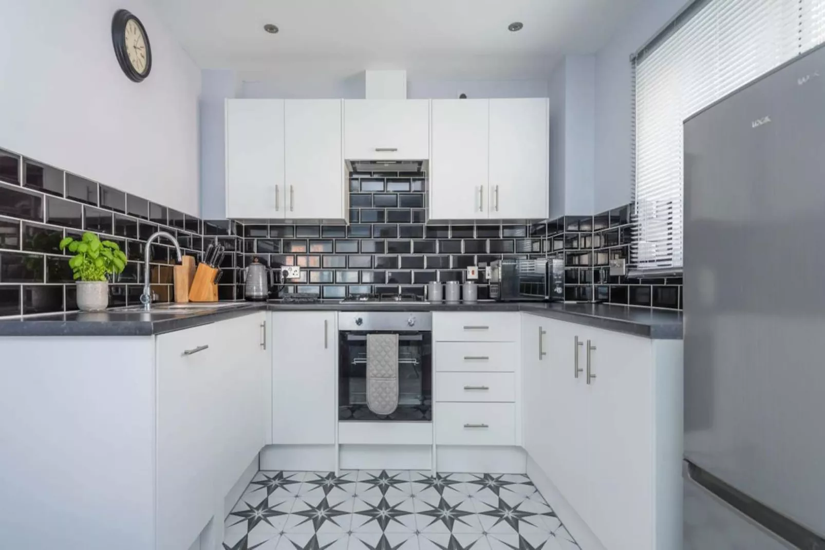 Premium New Flat Close to the Elizabeth Line