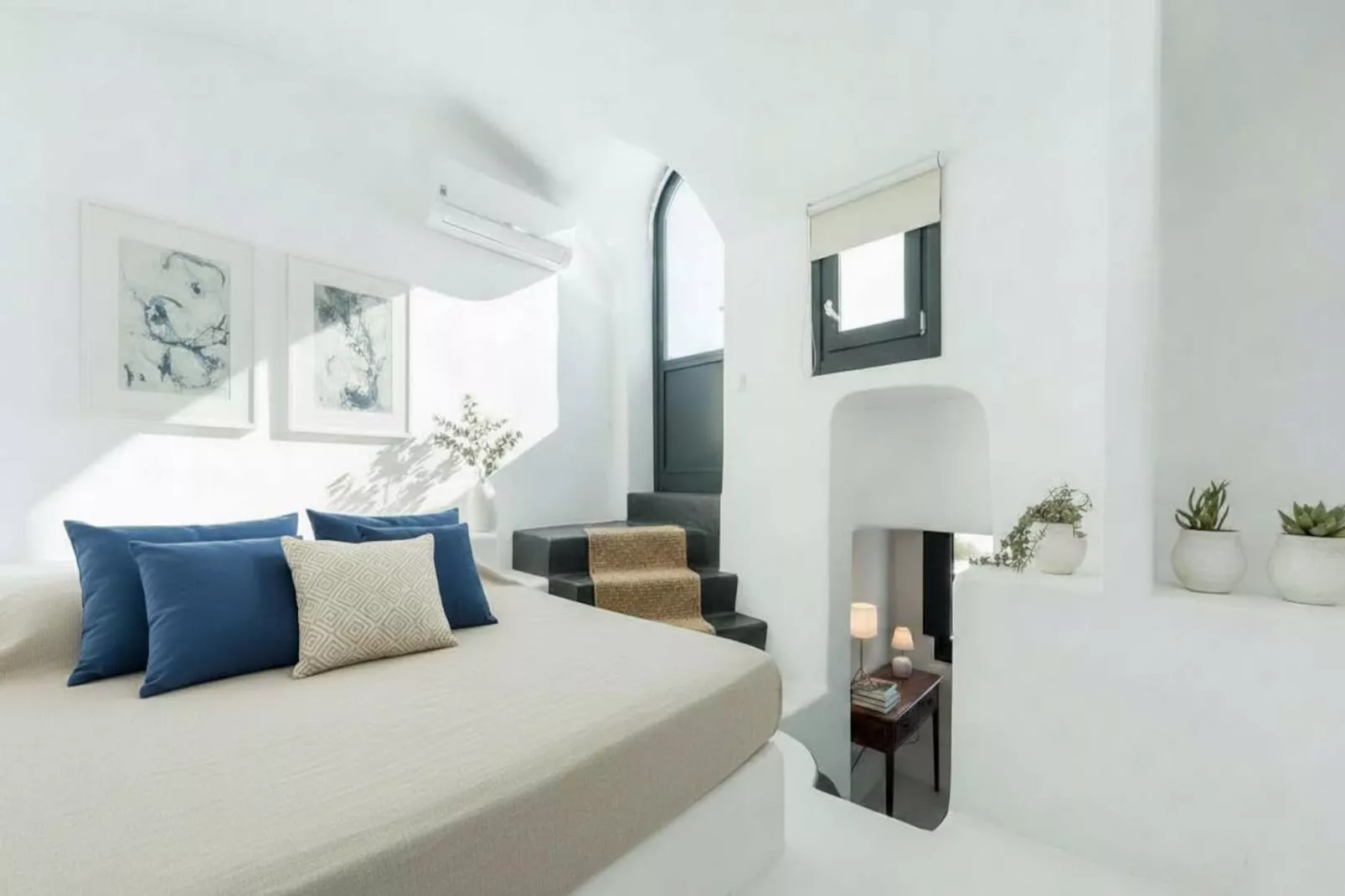 Poseidon’s Water Escape Santorini Rooftop Jacuzzi