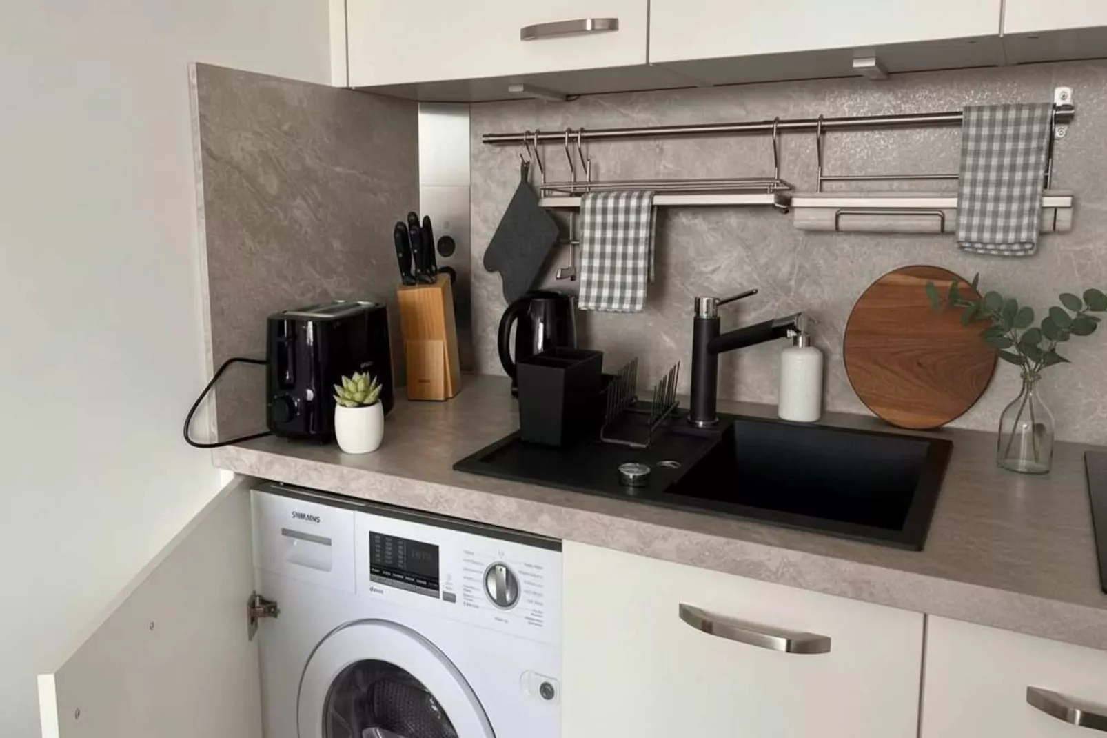 Alexanderplatz Chic Sunny City Studio - Keuken