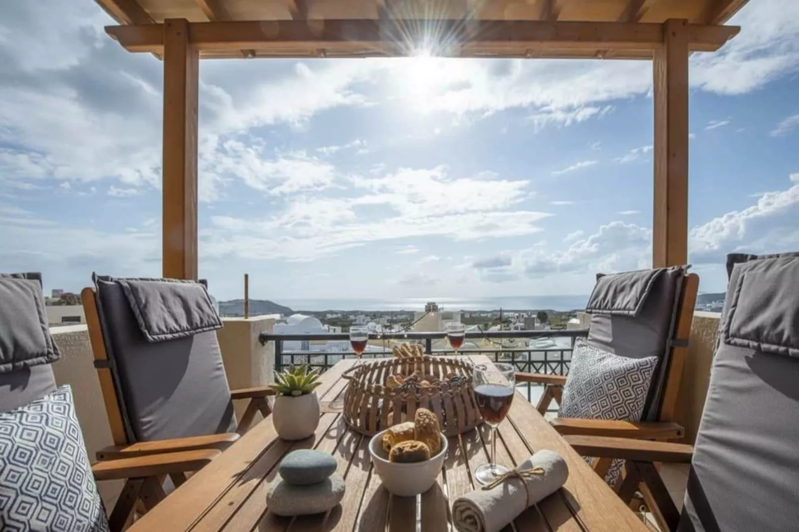 Stylish Santorini Residence with Endless Sea Views - Terrasbalkon