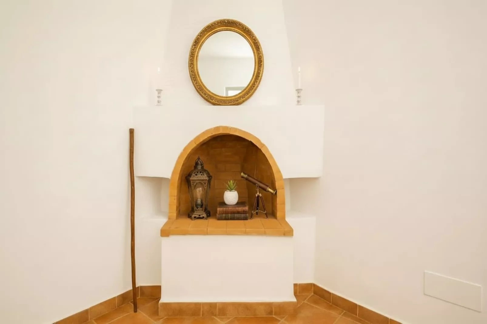 Picturesque Paros White House with Balcony Views - Woonkamer