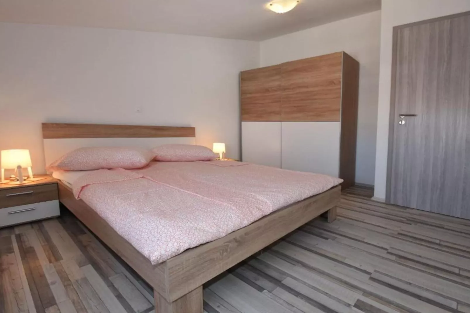 Apartments Sunset - Two bedroom Apartment with Terrace and Sea View (Gornji) - Slaapkamer