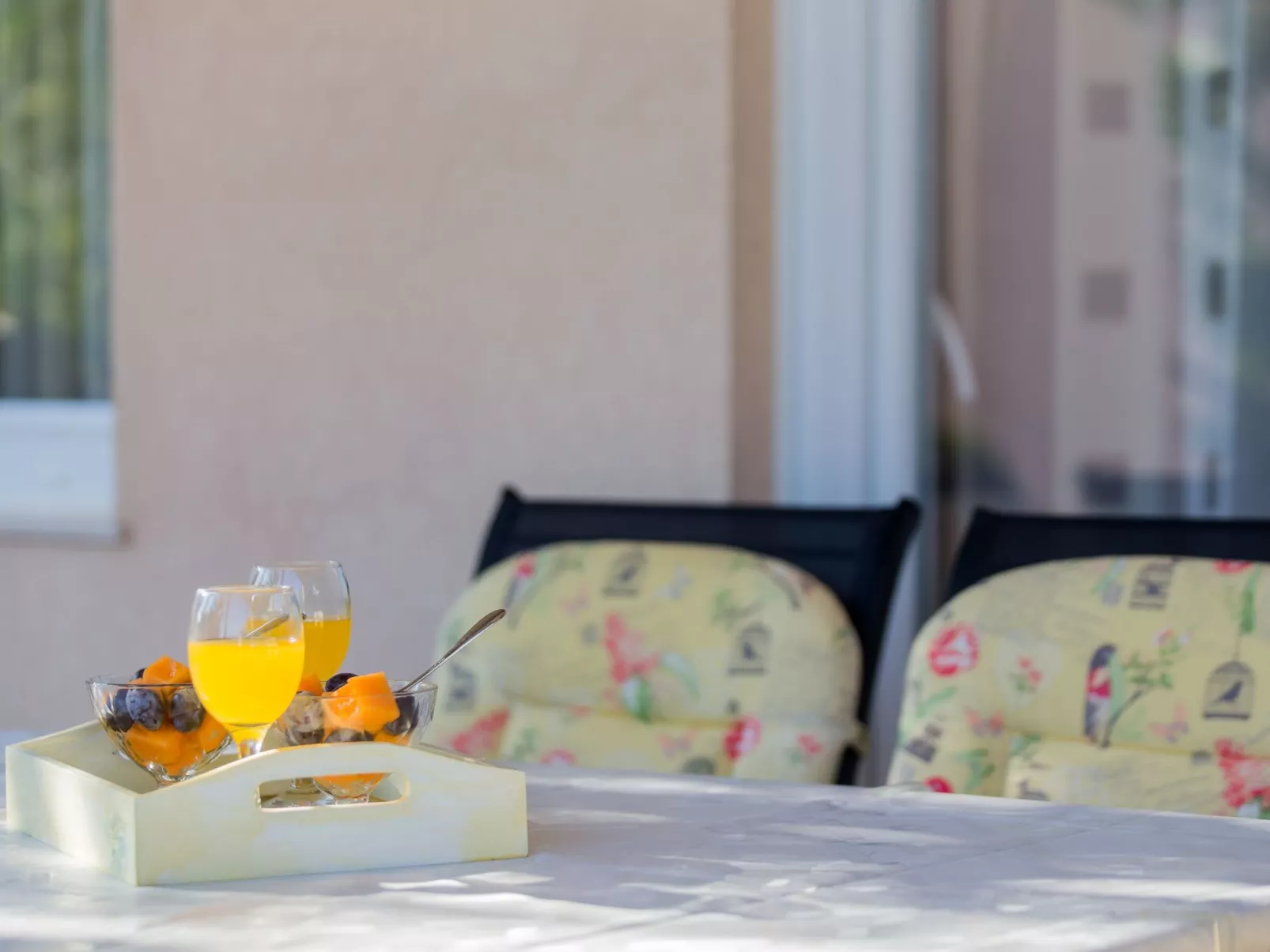 Strandnahe Ferienwohnung Jure mit großer Terrasse - Buiten