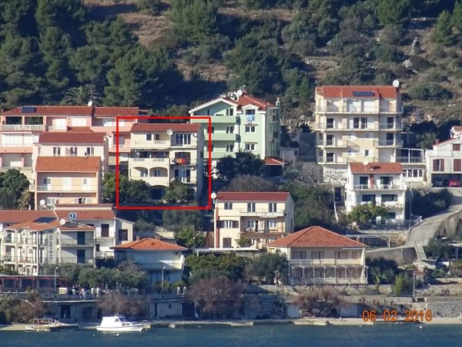 Strandnahe Ferienwohnung Jure mit großer Terrasse - Buiten