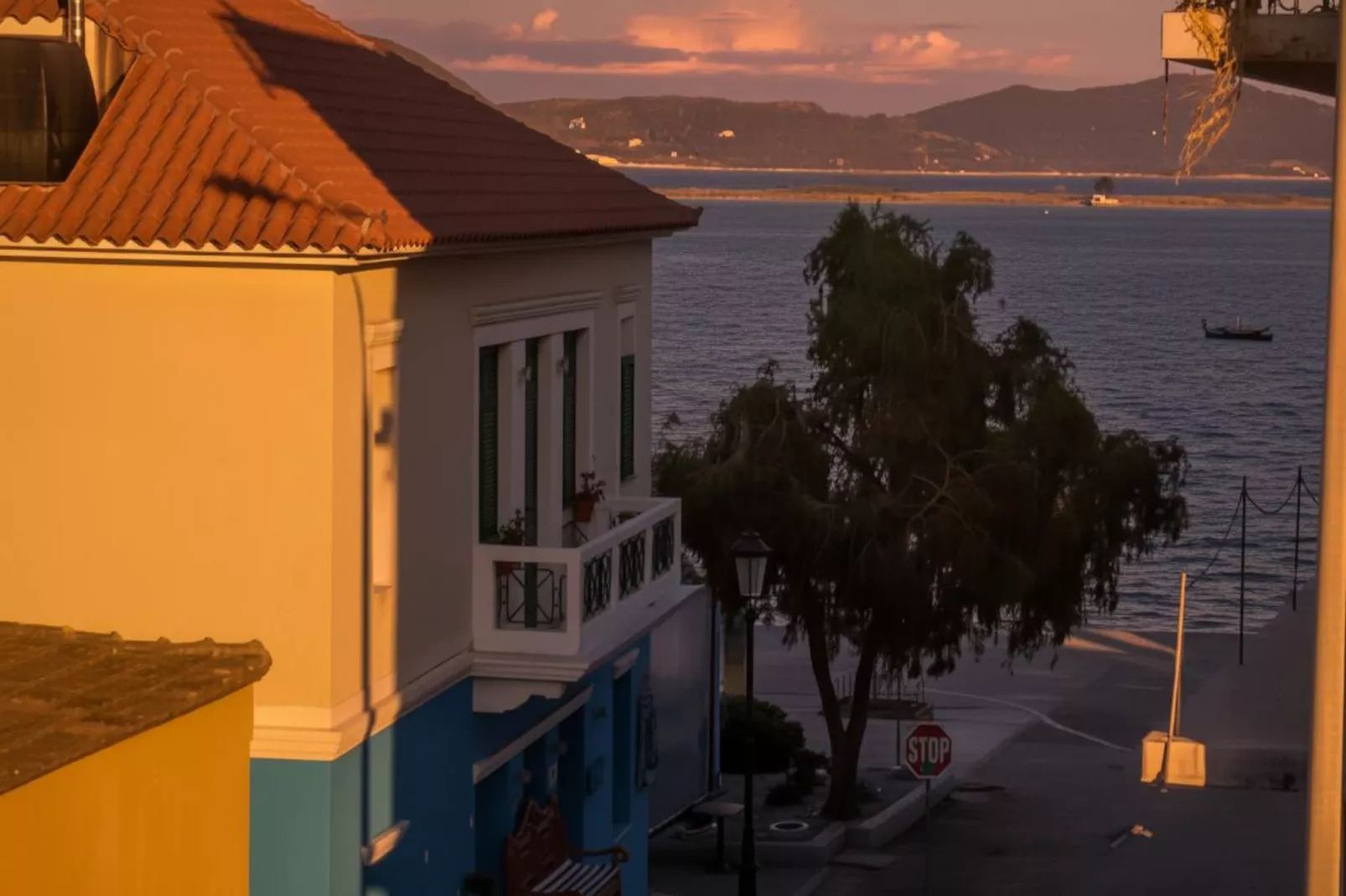 Urban Preveza Central Apt with Balcony - Gebieden zomer 1km