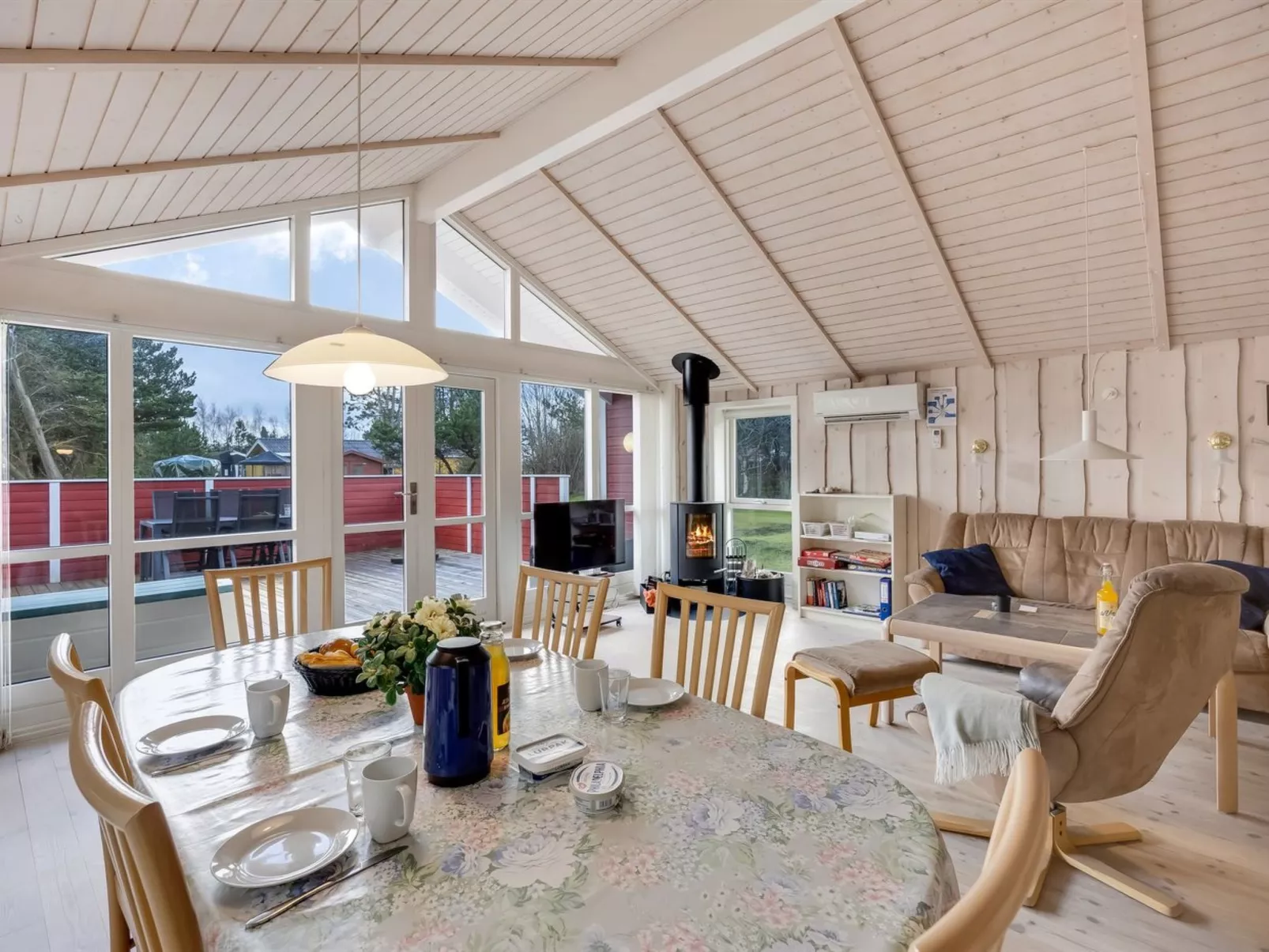 "Hialmar" - 300m from the sea - Binnen