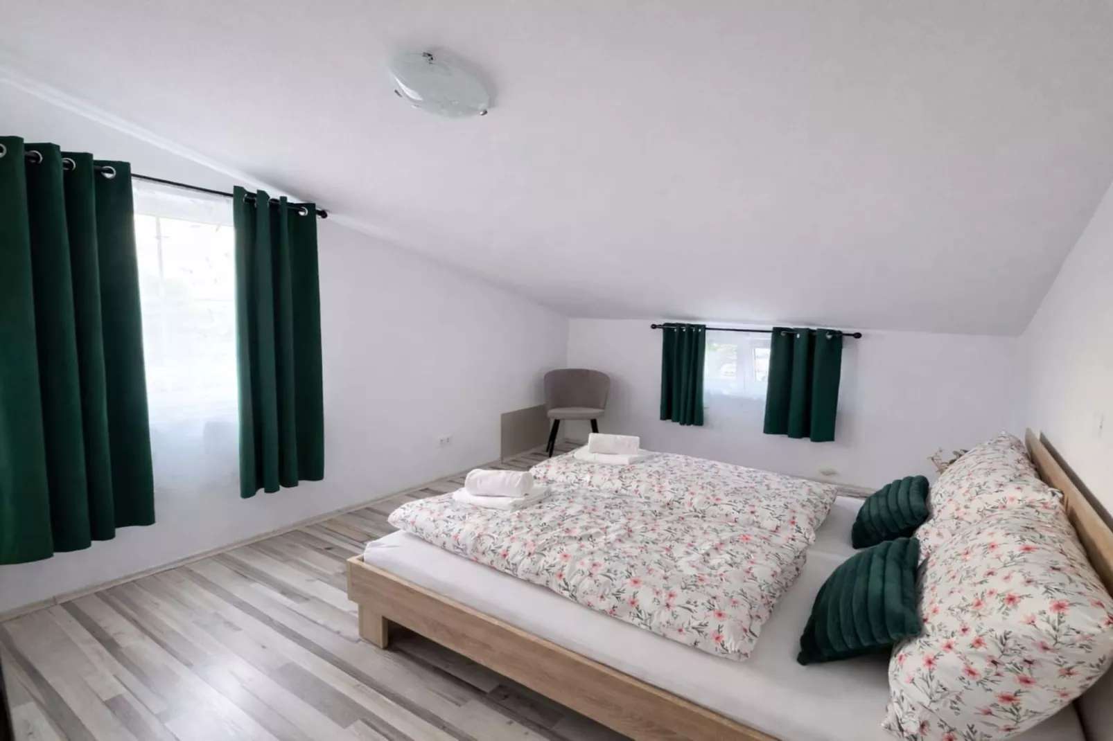 Apartments Sunset - Two bedroom Apartment with Terrace and Sea View (Gornji) - Slaapkamer