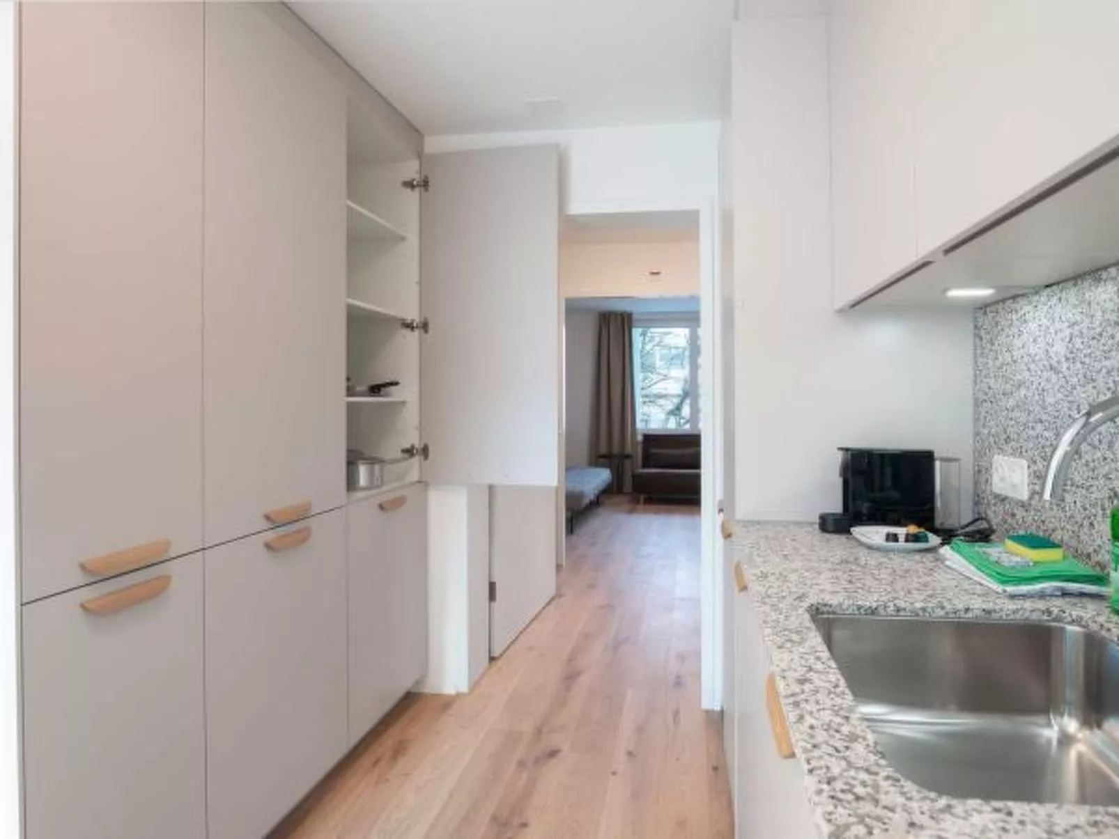 ZH Pink 2 - Letzigrund HITrental Apartment - Binnen