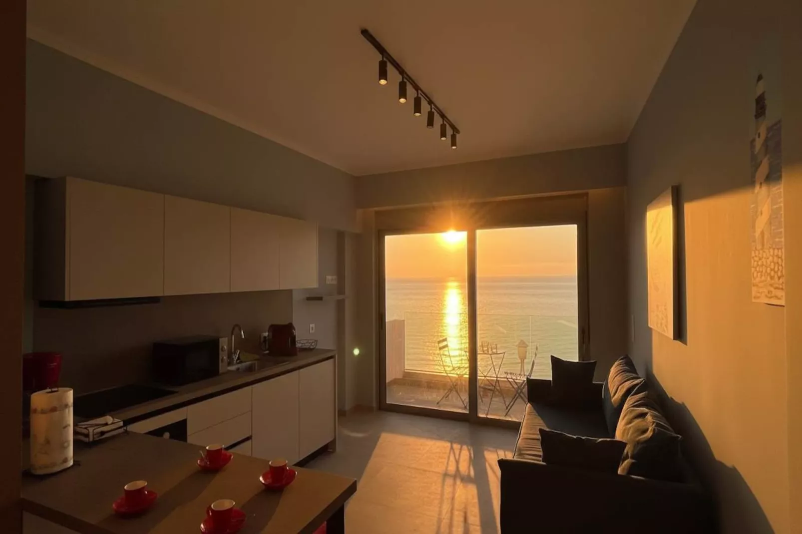 Coastal Modern Studio in Charaki Facing the Sea - Keuken