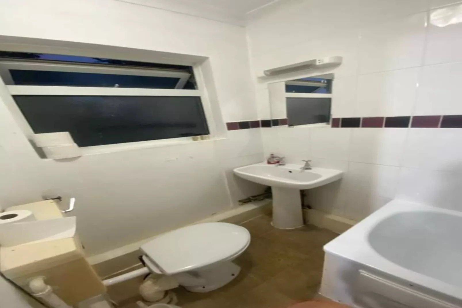 Standard Single Room - Shared - Badkamer