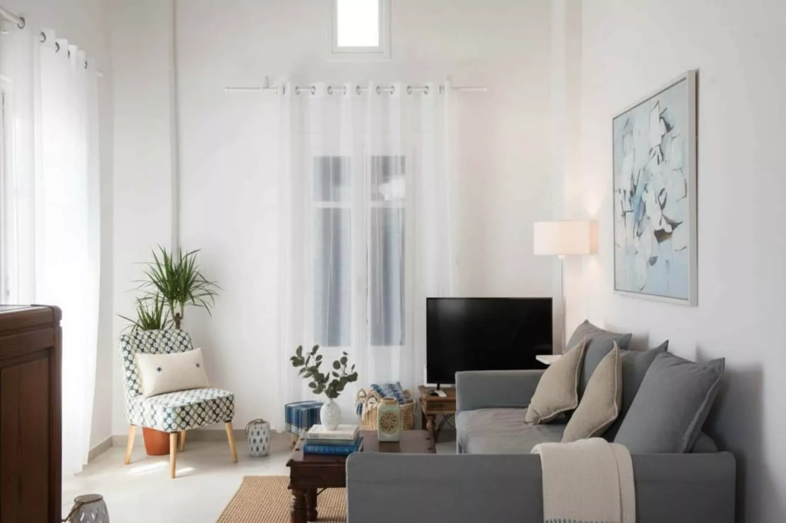 Ornos Elegant 2 Bd House with Shared Pool - Woonkamer