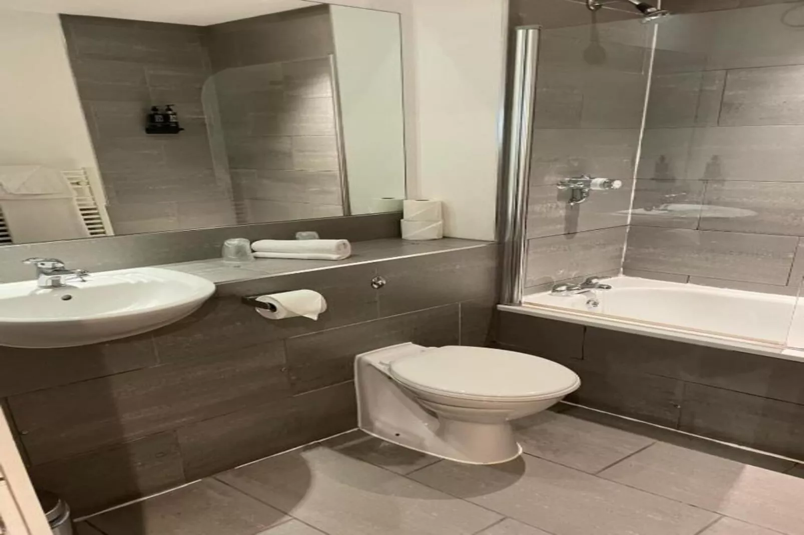 Standard Triple Room - Badkamer