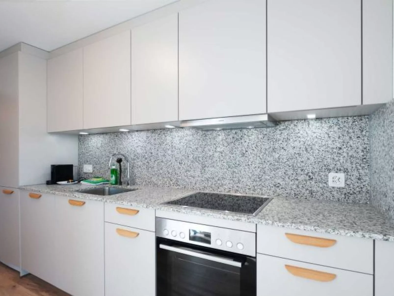 ZH Pink 2 - Letzigrund HITrental Apartment - Binnen