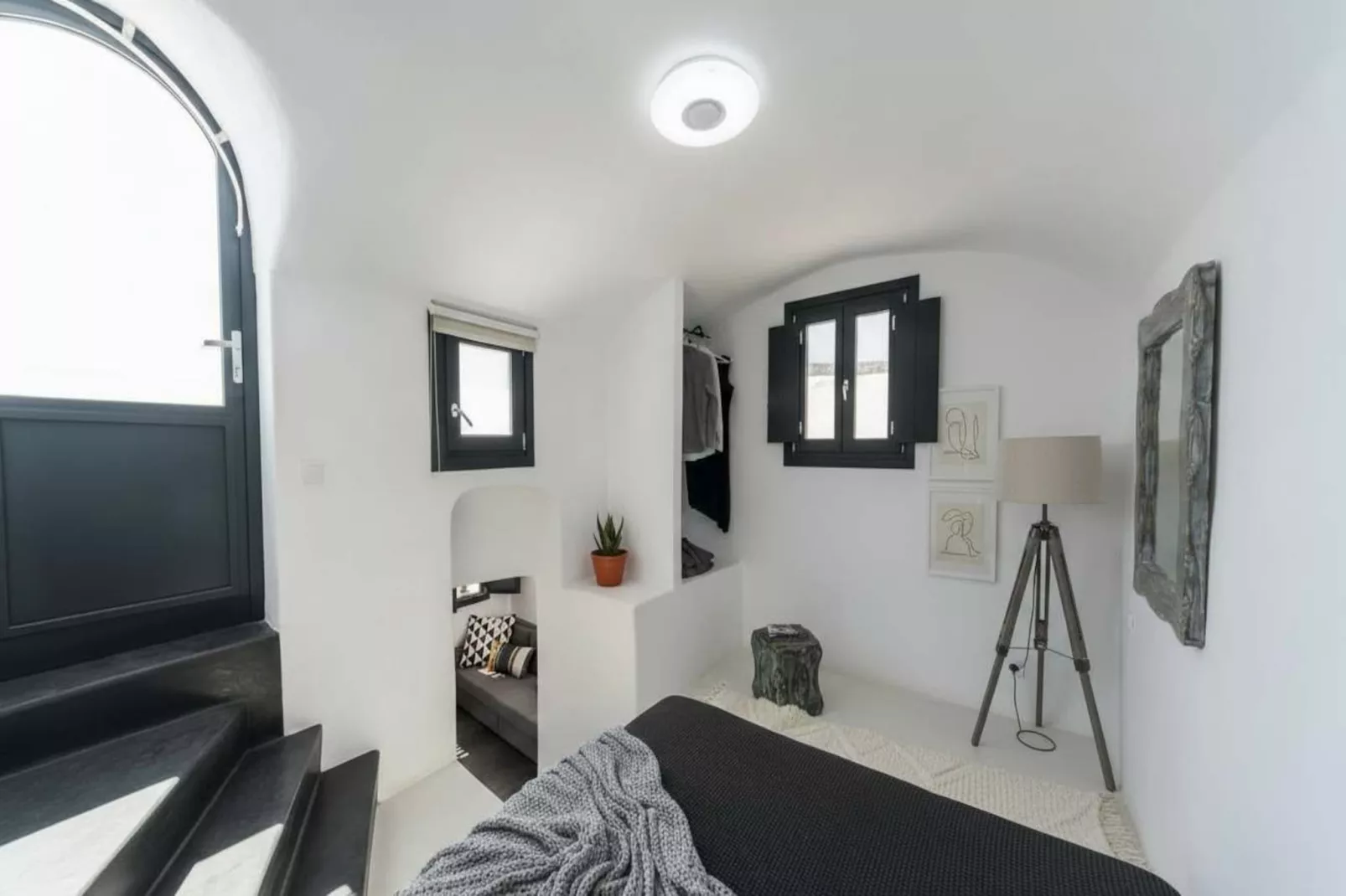 Poseidon’s Water Escape Santorini Rooftop Jacuzzi - Slaapkamer