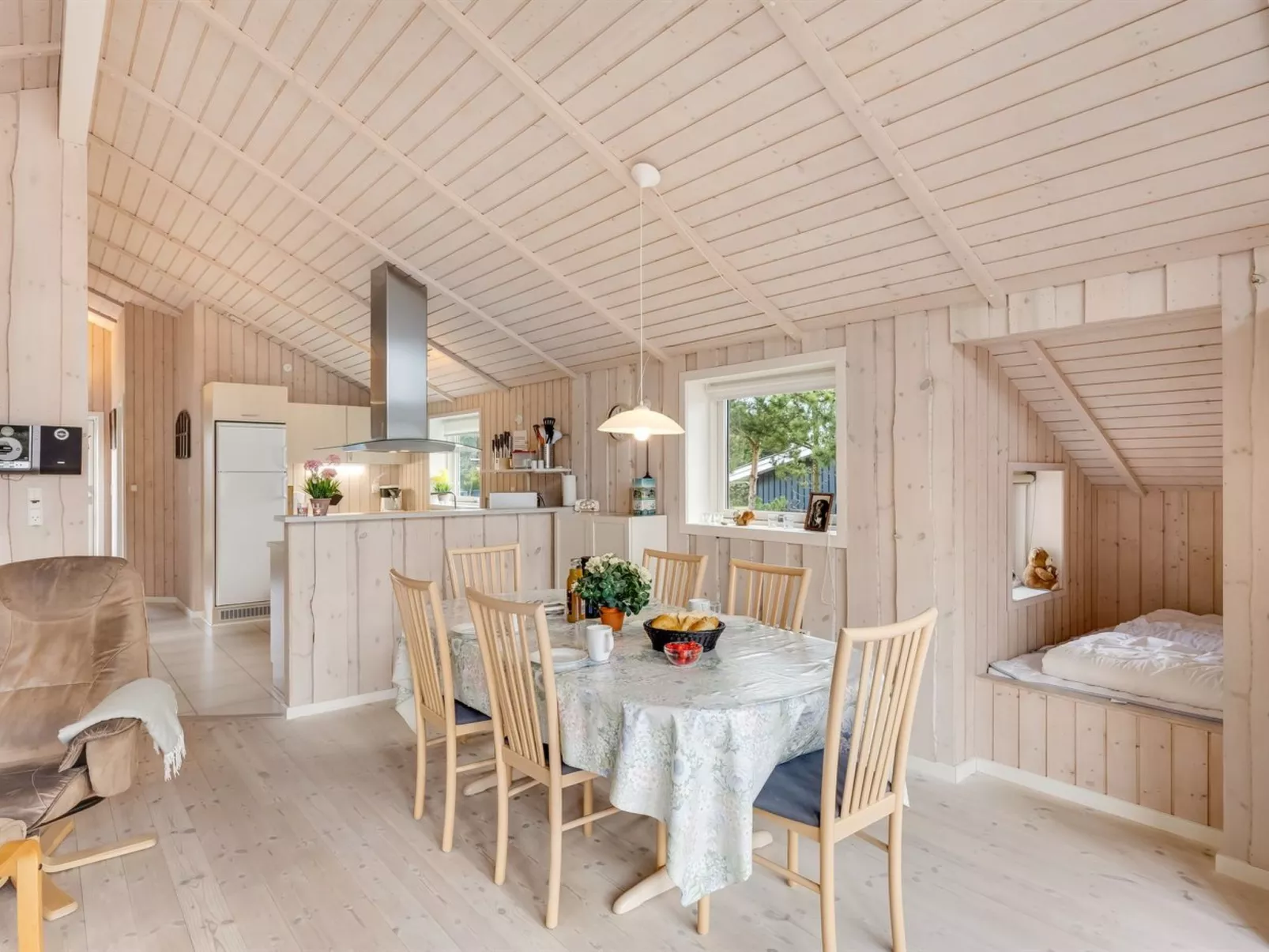 "Hialmar" - 300m from the sea - Binnen