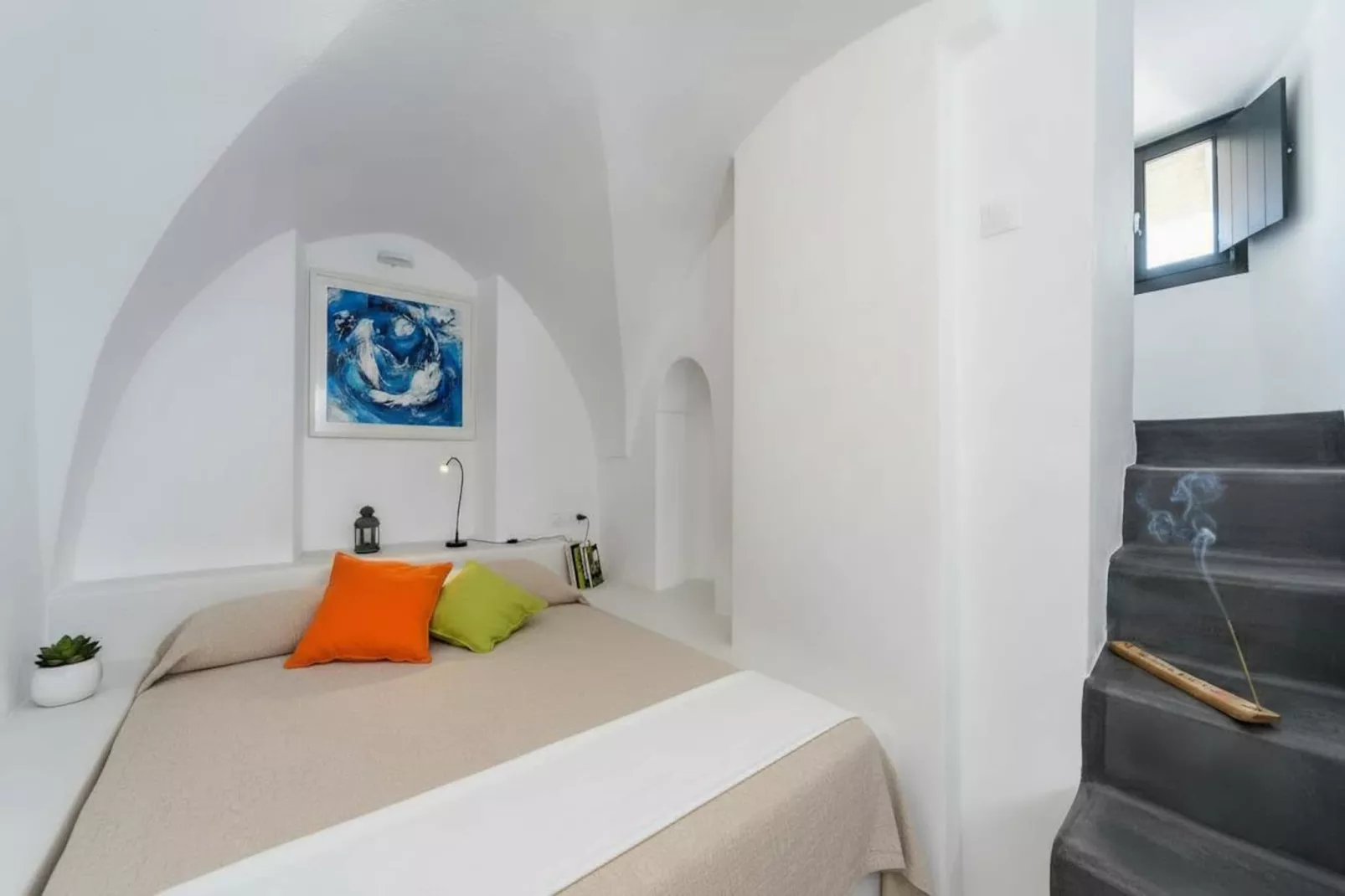 Poseidon’s Water Escape Santorini Rooftop Jacuzzi - Slaapkamer