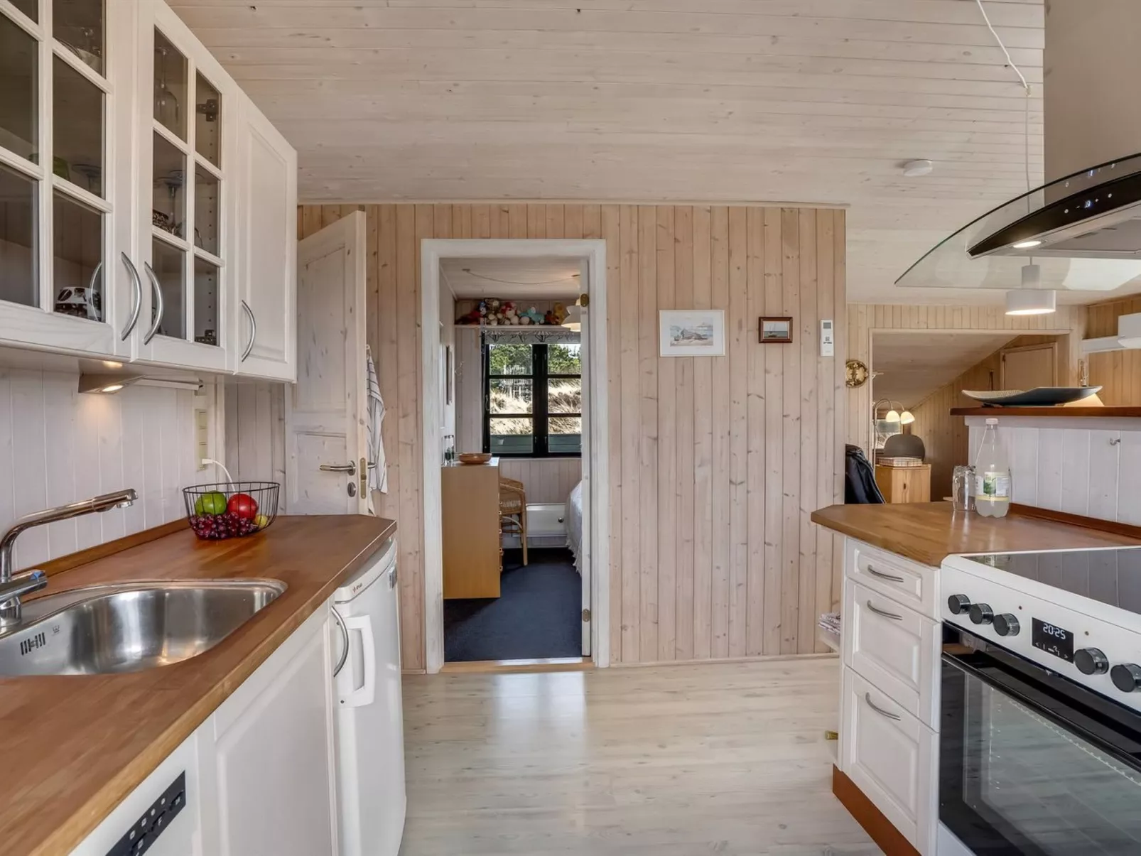 "Eida" - 400m from the sea - Binnen