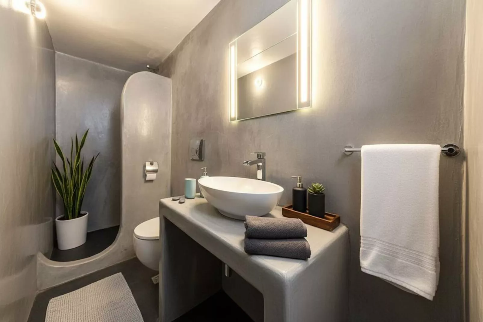 Poseidon’s Water Escape Santorini Rooftop Jacuzzi - Badkamer