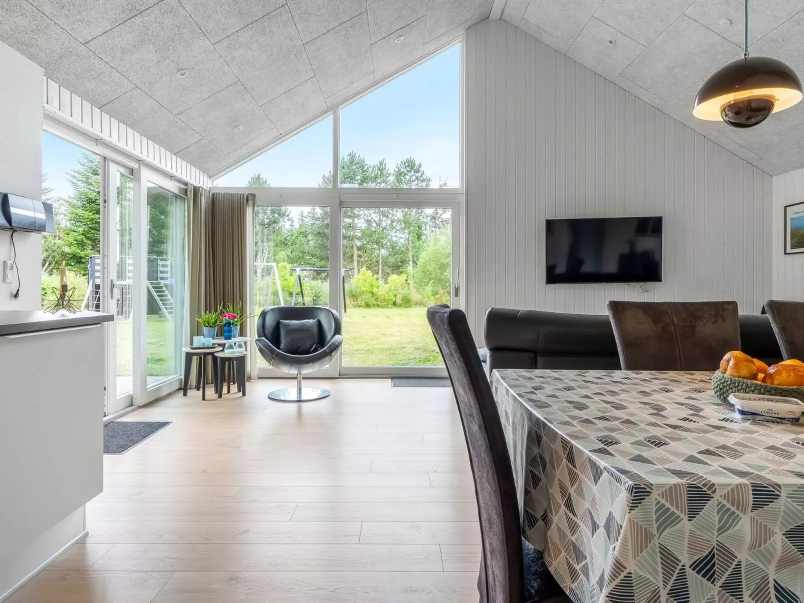 "Sunna" - 1.2km from the sea - Binnen