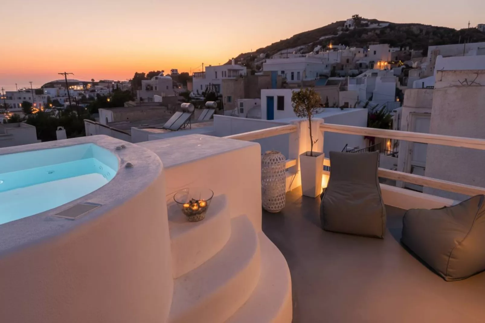Poseidon’s Water Escape Santorini Rooftop Jacuzzi - Uitzicht zomer